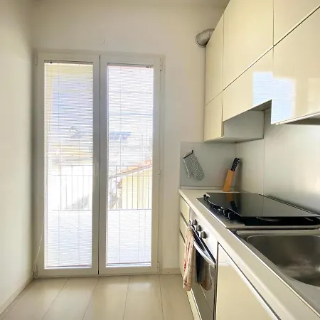 Attico Zona Porto 公寓 里乔内